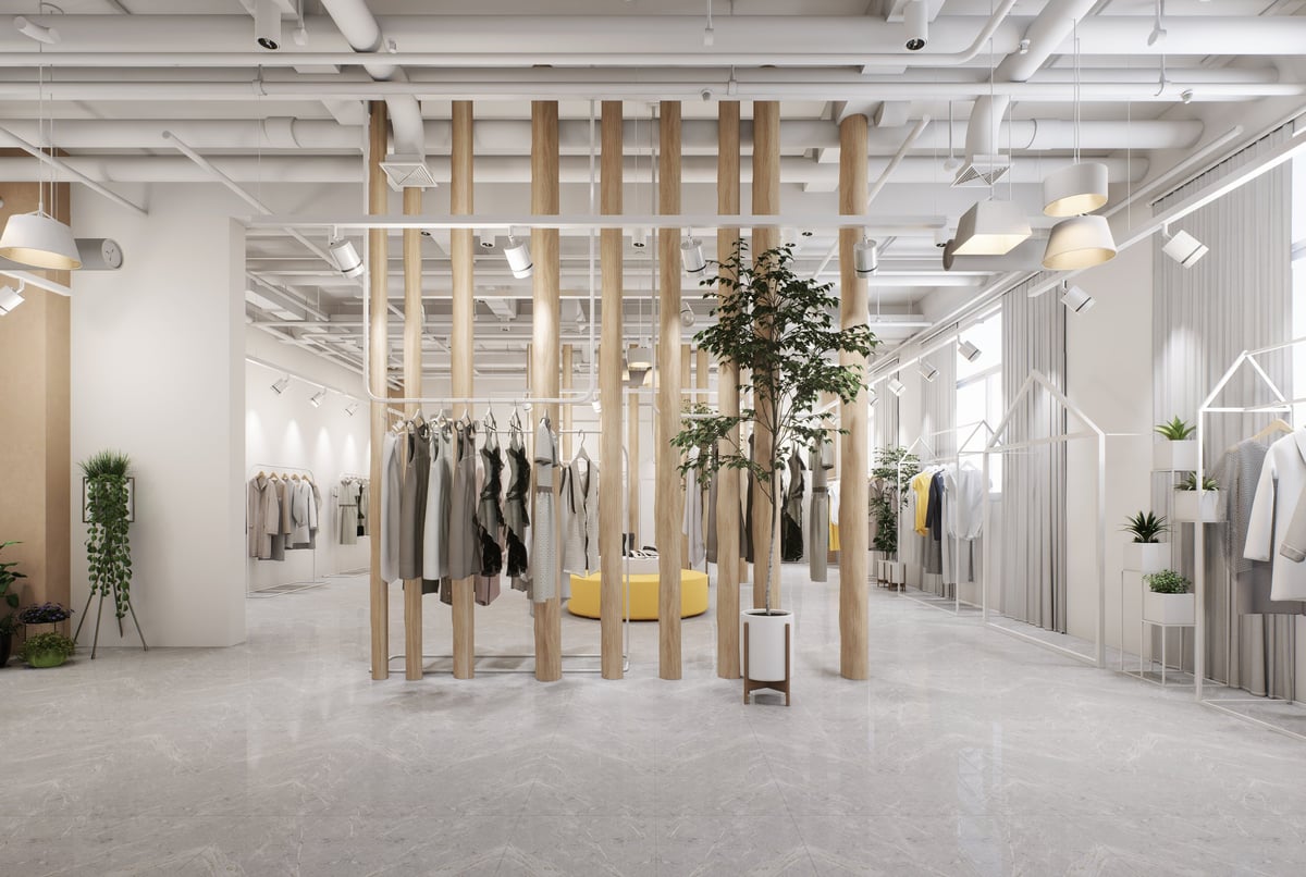 Interior de una tienda minimalista con techos industriales y detalles en madera